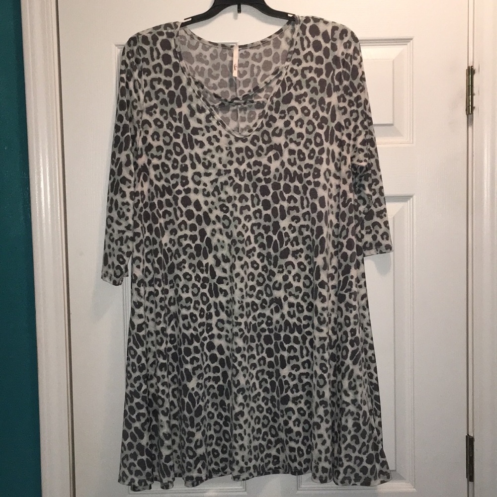 EUC criss cross neckline tunic. Size 3x boutique